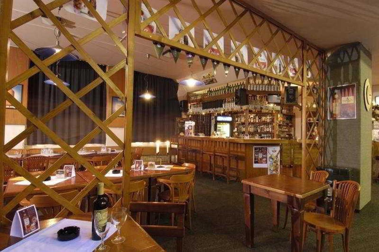 Hostel Junior Прага Экстерьер фото