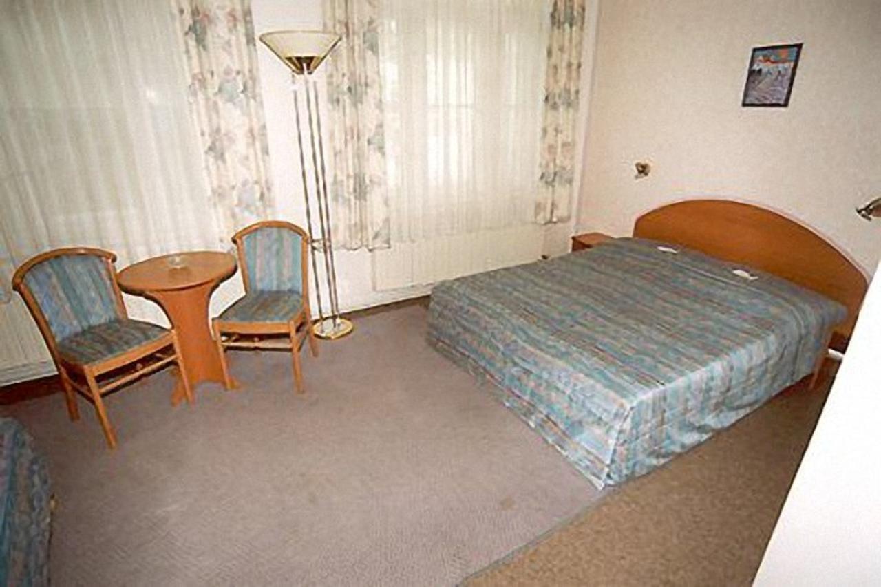 Hostel Junior Прага Экстерьер фото